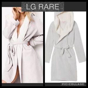 VS SHERPA LINED SHORT HOODED ROBE SZ M/L RARE